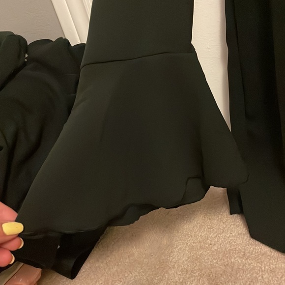 Black flowing blouse with flaired cuffs - Picture 2 of 4